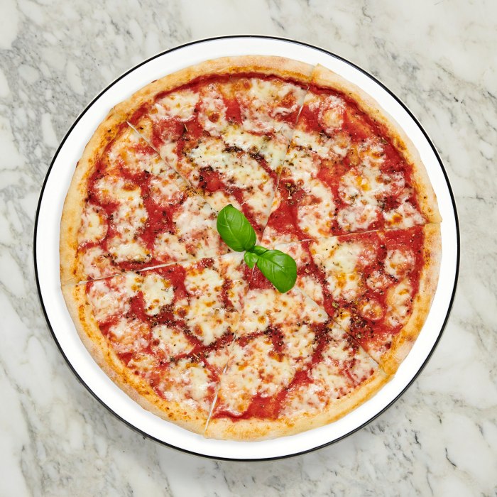 Pizza margherita maison